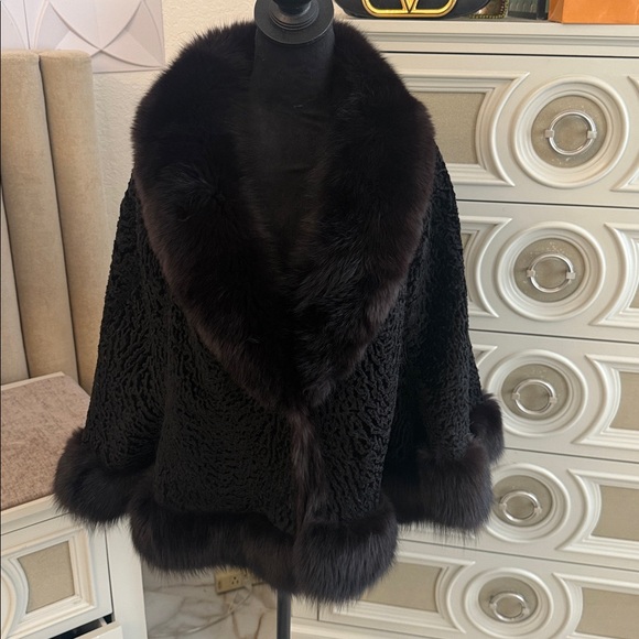 Fox fur trimmed cape large - Picture 4 of 11
